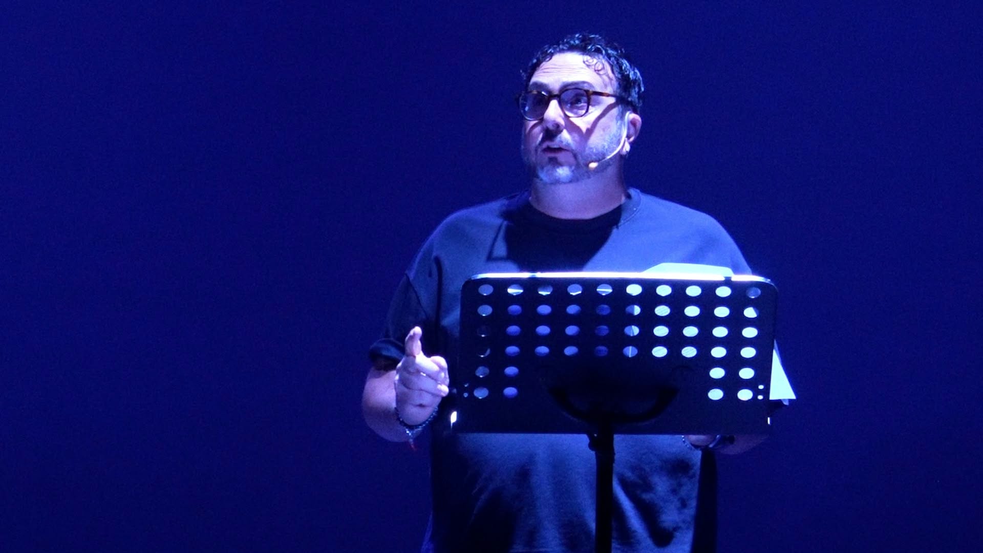 James La Motta, attore e regista al Teatro Cilea di Napoli con l’opera ” Chella Porta” emoziona il pubblico