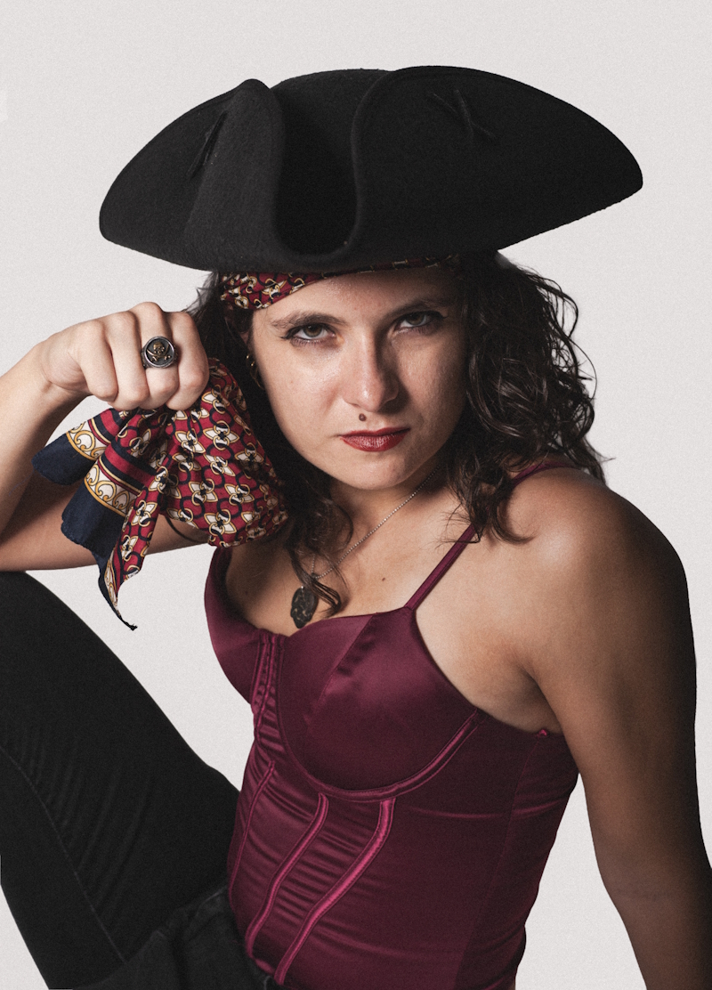 Jude Menegardi: la libertà della Donna Pirata e le fragilità di “Parco Immagine”
