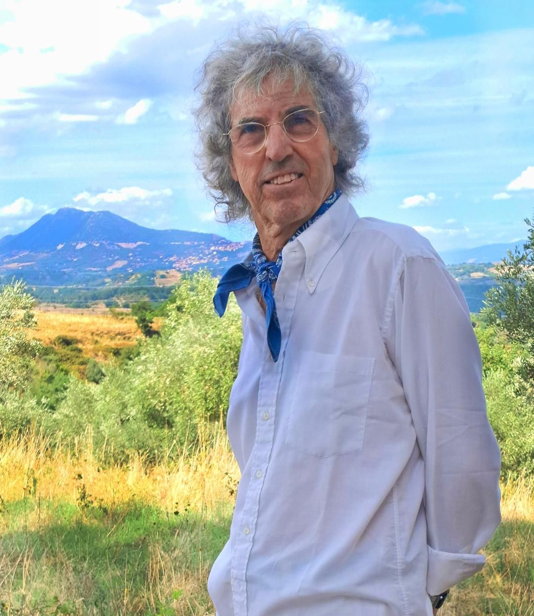 Danilo Micheli porta a Feltre “Contro il vento, contro il tempo. Diario di un vagamondo”, il libro edito da Kimerik che racconta una vita su strade non convenzionali: venerdì 23 ottobre alle ore 20.30 il dialogo con Mauro Viani al Museo Diocesano Belluno Feltre, nella rassegna “D’Autunno con il Fondaco 2026”.