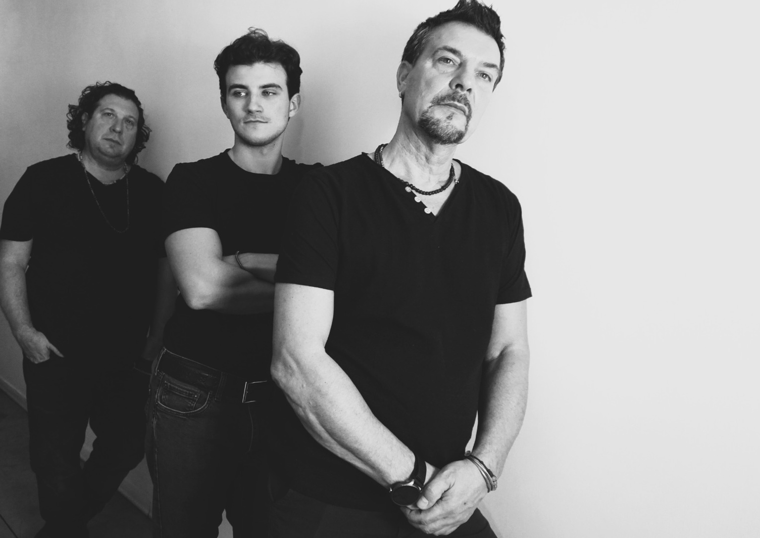 The Hermanos – è uscito “A flower in the cracks”