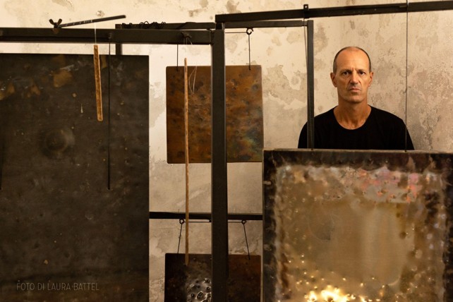 Sound Sculptures: Roberto Dani dà voce alle sculture sonore di Yuri Kalendarev
